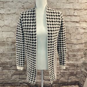 Cyrus Black and White Houndstooth Cardigan SO SOFT!